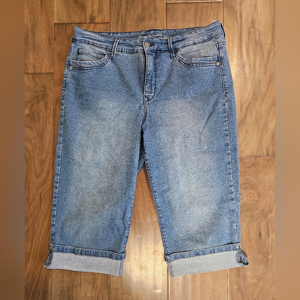 Gloria Vanderbilt Size 12 Skimme Cropped Denim